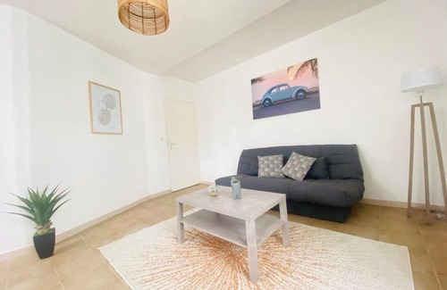 Laon Apartment | Cozy Apartment Steps from the Cathedral - Family Friendly