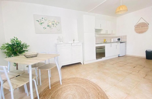 Laon Apartment | Cozy Apartment Steps from the Cathedral - Family Friendly