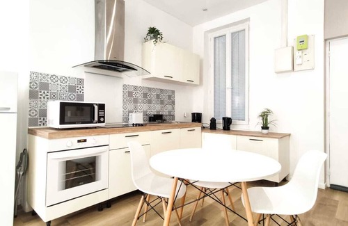 Euromed - La Joliette Apartment | Beautiful Apartment in the Heart of the City with Spa Access