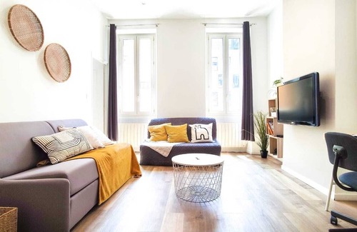 Euromed - La Joliette Apartment | Beautiful Apartment in the Heart of the City with Spa Access