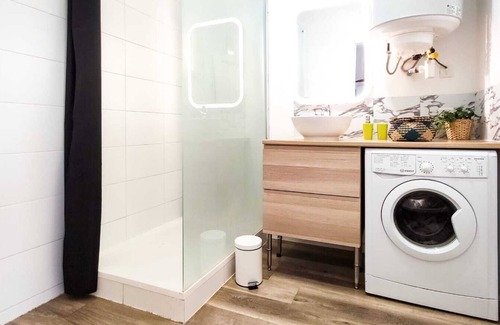 Euromed - La Joliette Apartment | Beautiful Apartment in the Heart of the City with Spa Access