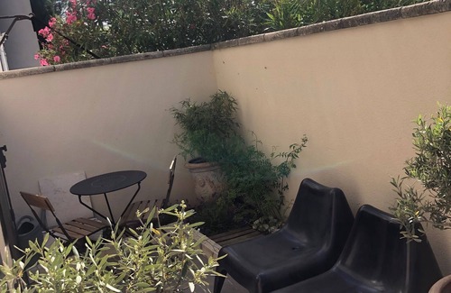 Saint-Saturnin-les-Avignon House | Cozy Jolie Maison de Village with Spa Near Avignon