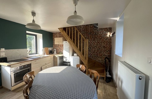 Neauphe-sur-Dive Cottage | Cozy Gîte de Campagne Surrounded by Fields - Family Friendly
