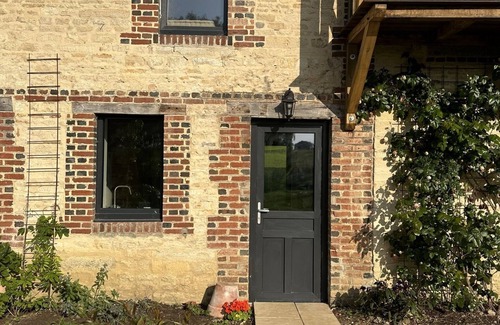 Neauphe-sur-Dive Cottage | Cozy Gîte de Campagne Surrounded by Fields - Family Friendly