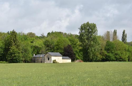 Saint-Vincent-sur-l'Isle Apartment | Characterful Riverside Stay with Pet-Friendly Amenities