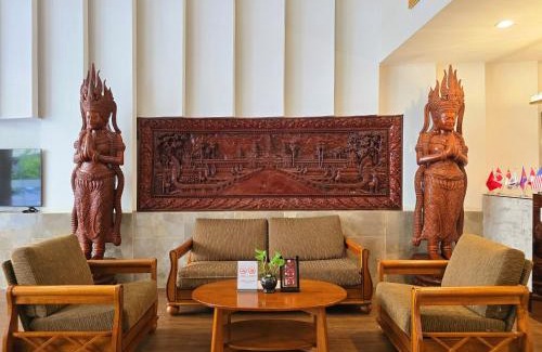 Phnom Penh City Centre Hotel | Joli Hotel: Family-Friendly Stay with Restaurant & Hot Tub