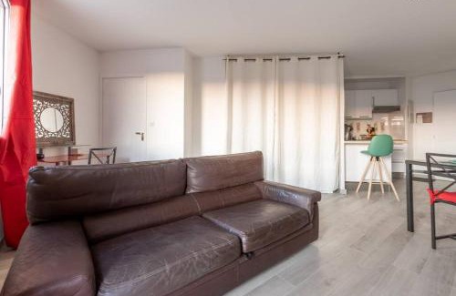 Castanet-Tolosan Apartment | Discover a Cozy Loft with Pool, Tennis & Pet-Friendly Stays