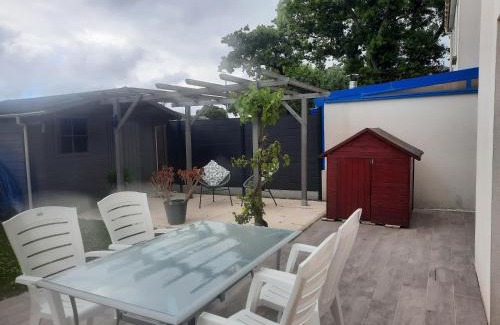 Saint-Marc-sur-Mer House | Cozy Joli Pavillon Near the Ocean for Family Getaways
