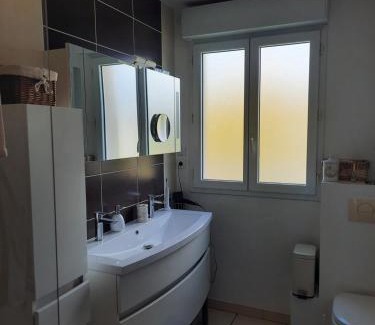 Saint-Marc-sur-Mer House | Cozy Joli Pavillon Near the Ocean for Family Getaways