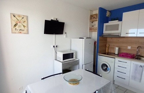 Le Barcares Apartment | Cozy Apartment Steps from the Beach with Pool Access