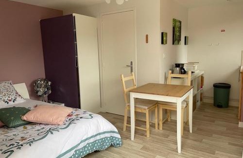 Menneval Apartment | Cozy Studio 2: Guest Rated 9.3/10 for Your Getaway
