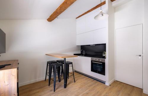 Champagne-au-Mont-d'Or Apartment | Explore Joli Studio: Pet-Friendly Getaway in Champagne