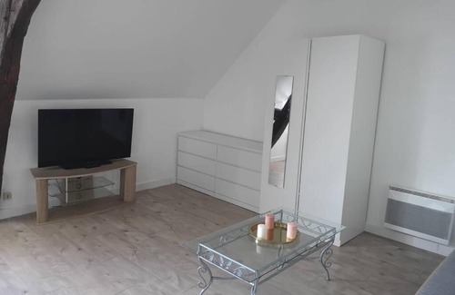 Corbeil-Essonnes Apartment | Cozy Studio in Corbeil Essonnes - Perfect for Families
