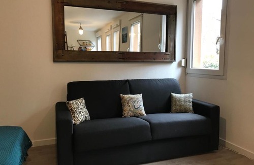Annecy Apartment | Cozy Studio Just Steps from the Lake - Rated 9/10 by Guests