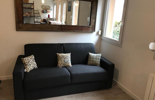 Annecy Apartment | Cozy Studio Just Steps from the Lake - Rated 9/10 by Guests