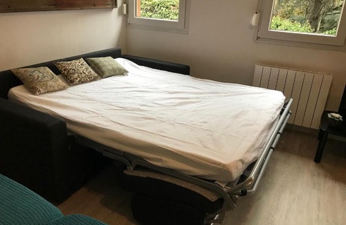 Annecy Apartment | Cozy Studio Just Steps from the Lake - Rated 9/10 by Guests