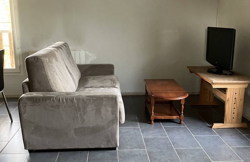 Margon Apartment | Serene Studio Retreat - Pet-Friendly with Family Amenities