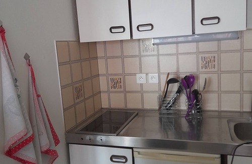 Dax Apartment | Cozy Studio with Scenic Views and Pet-Friendly Amenities