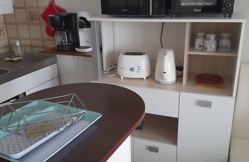 Dax Apartment | Cozy Studio with Scenic Views and Pet-Friendly Amenities