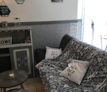 Verdun Apartment | Cozy Studio in the Heart of Verdun - Pet Friendly Retreat