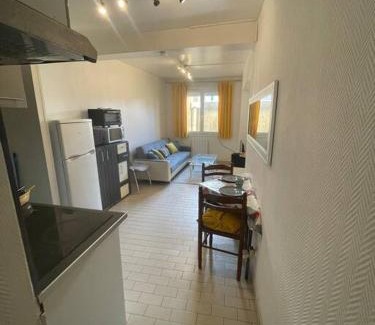 Pamiers Apartment | Inviting Studio in Prime City Center with Breakfast Included
