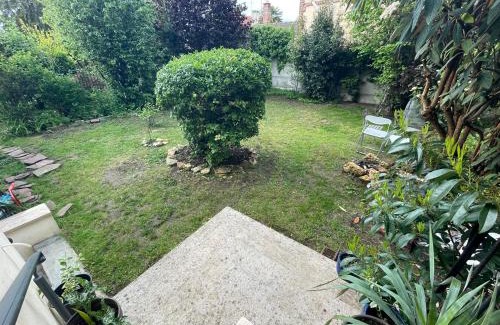 Saint-Prix Apartment | Independent Studio with Garden Retreat for Your Getaway