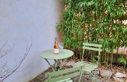 Sud Apartment | Bright Studio in Prime Location with Secure Parking