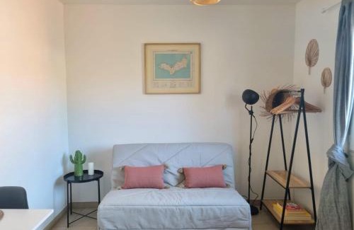 Sud Apartment | Bright Studio in Prime Location with Secure Parking