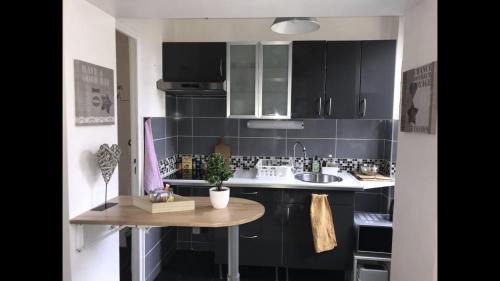 Milly-la-Foret Apartment | Cozy Joli Studio SCANDINAVE: Child-Friendly Retreat