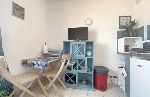 Royat Apartment | Inviting Joli Studio: Perfect Getaway by the Thermes