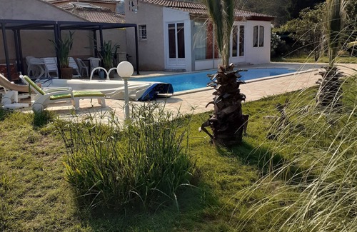 Pignans House | Tranquil T1 with Private Pool and Family-Friendly Perks