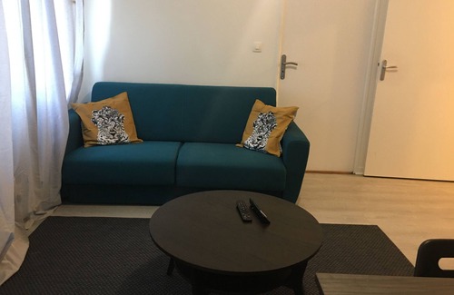 Aubervilliers Apartment | Inviting Jolie 2 Pièces in Aubervilliers with Spa Access