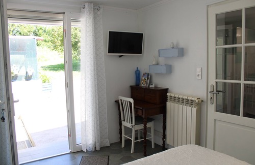 Lectoure Resort | Tranquil Jolie Chambre D'hôte with Pool & Spa Amenities