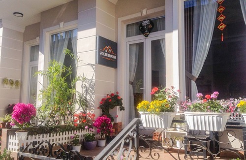 Phuong Apartment | Jolie House - A Perfect Getaway with Pool and Lake Views