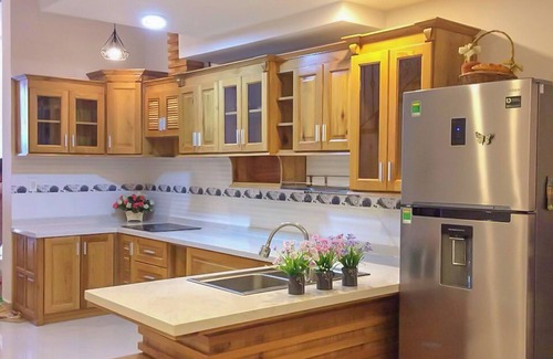 Phuong Apartment | Cozy Jolie House: Family-Friendly Stay with Breakfast & Kitchen