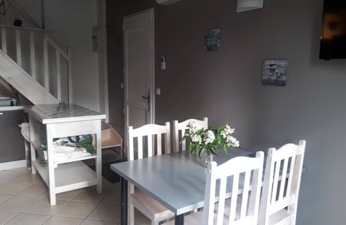 Bessines-sur-Gartempe House | Peaceful Jolie Maison t3: 10/10 Rated & Family-Friendly