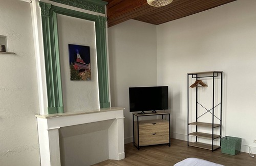 Valence House | Elegant Townhouse in Valence d'Agen with Kitchen & Wifi