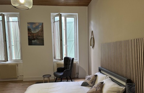 Valence House | Elegant Townhouse in Valence d'Agen with Kitchen & Wifi