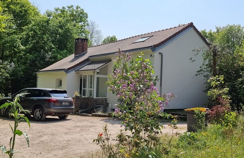 Villiers-sous-Grez House | Charming Jolie Maison: Pet-Friendly Retreat in the Forest