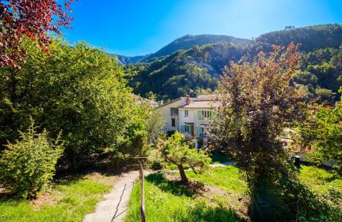 Luceram House | Unforgettable Jolie Maison: Family-Friendly Getaway Awaits