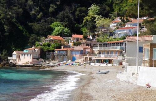 Le Pradet Apartment | Peaceful Jolie Maisonnette: Pet & Child Friendly Retreat