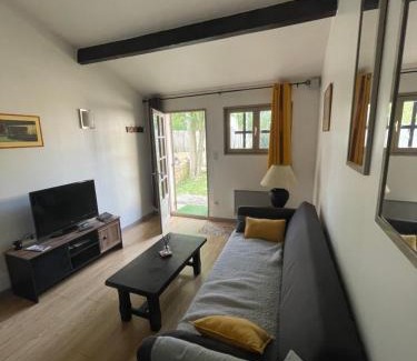 Montfavet House | Cozy Jolie Petite Maison in Avignon - Montfavet Awaits