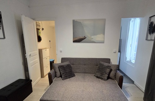Maisons-Alfort Apartment | Discover Jolie T2: Family-Friendly Retreat Near Paris