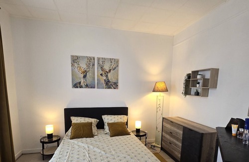 Maisons-Alfort Apartment | Discover Jolie T2: Family-Friendly Retreat Near Paris