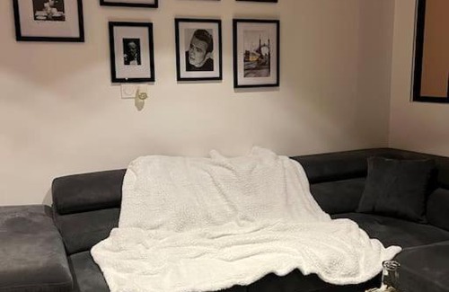 Bron Apartment | Cozy Jolie T2 with Family and Pet-Friendly Amenities
