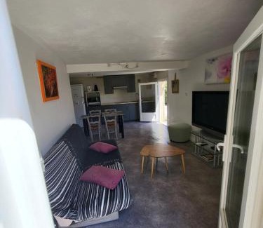 Sollies-Ville Apartment | Independent Jolie T2 Villa - Ideal for Family Getaways