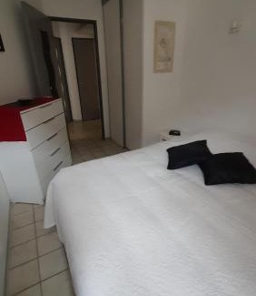 Digne-les-Bains Apartment | Guest Rated 9.3: Jolie T2 N°1 with Pool & Family Amenities