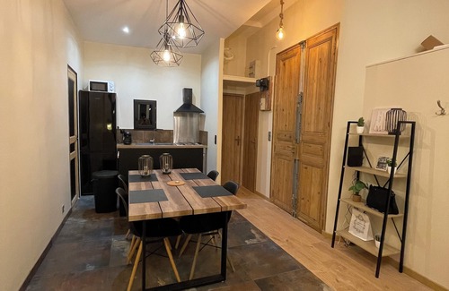 Noailles Apartment | Stylish T3 in Central Location with 2 Bedrooms & Baths