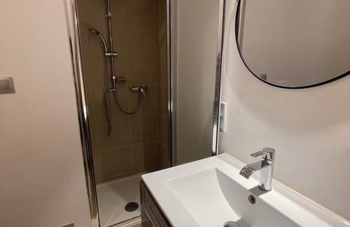 Noailles Apartment | Stylish T3 in Central Location with 2 Bedrooms & Baths