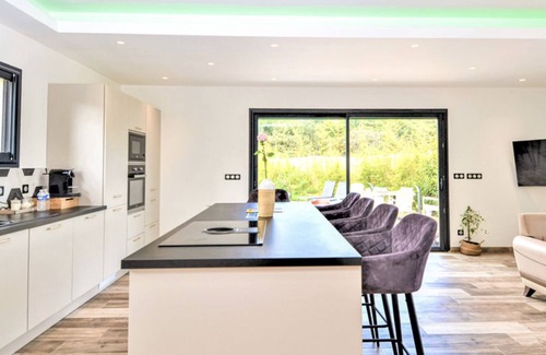 Bezouce House | Inviting Villa with Private Pool and Child-Friendly Amenities